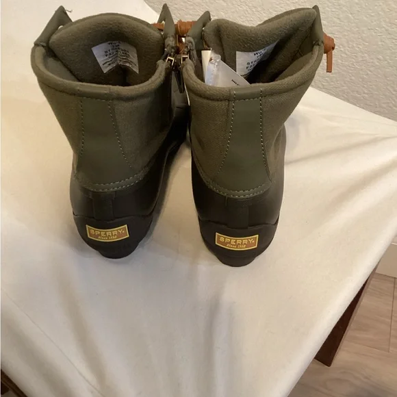 NWT SPERRY SALTWATER RAIN BOOTS SIZE 7 - Picture 4 of 7
